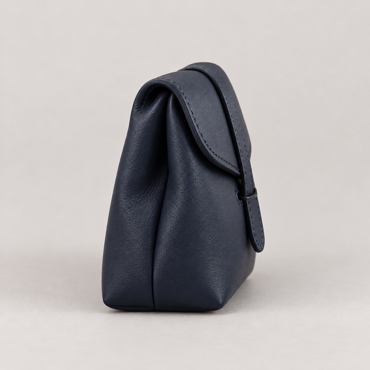 Supplier listing view 3 for Custom Navy PU No-Zipper Flap Cosmetic Pouch Travel Makeup Bag OEM ODM, Yunshengyuan product reference 1601989205677.